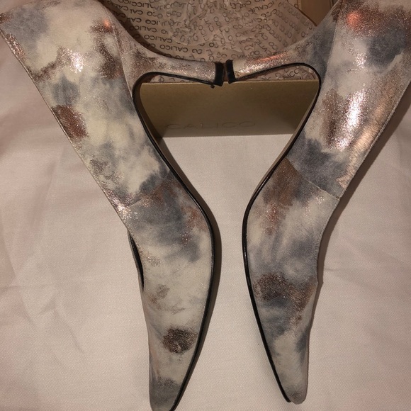 J Renee Silver/Gold Foiled Pump-Size 8 1/2M - Picture 2 of 2